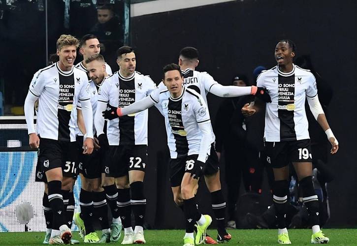 包含佛罗伦萨客场大胜乌迪内斯，豪取三分的词条