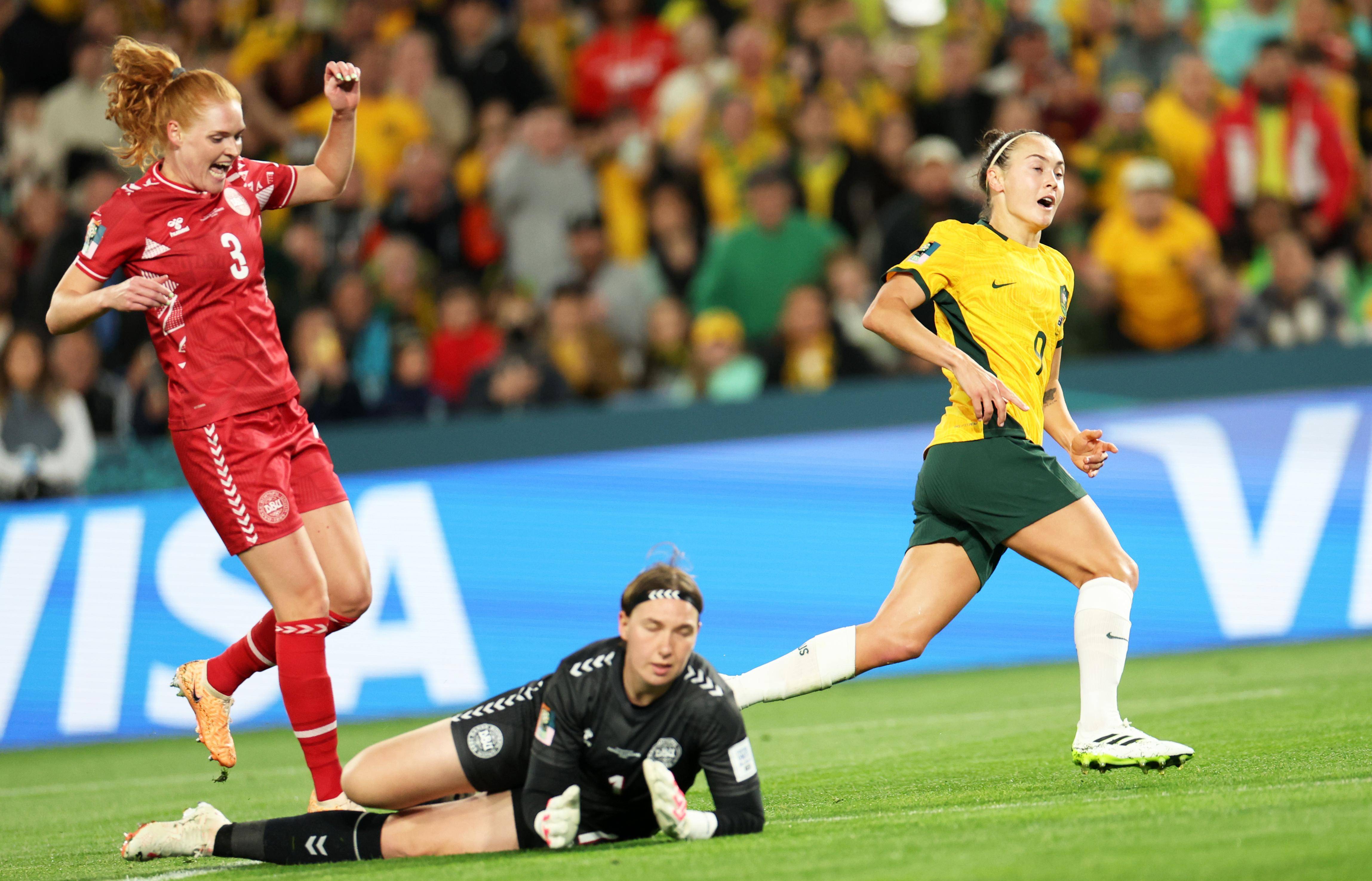 精彩足球盛宴，女足选手展现实力！