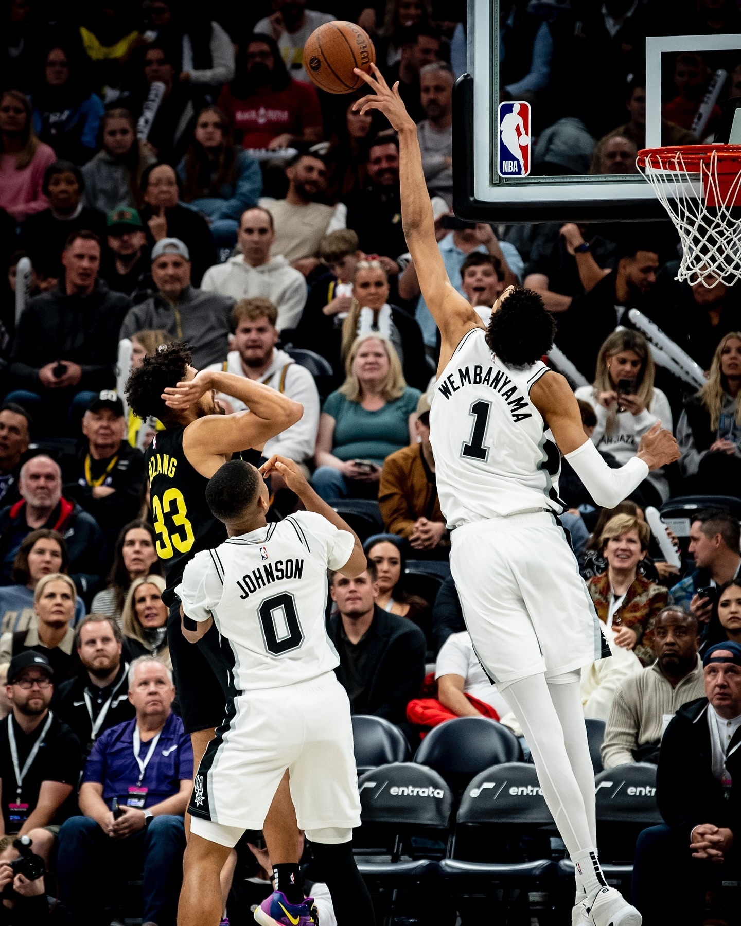 关于开拓者战胜马刺登上胜利之巅的信息 关于开拓者战胜马刺登上胜利之巅的信息