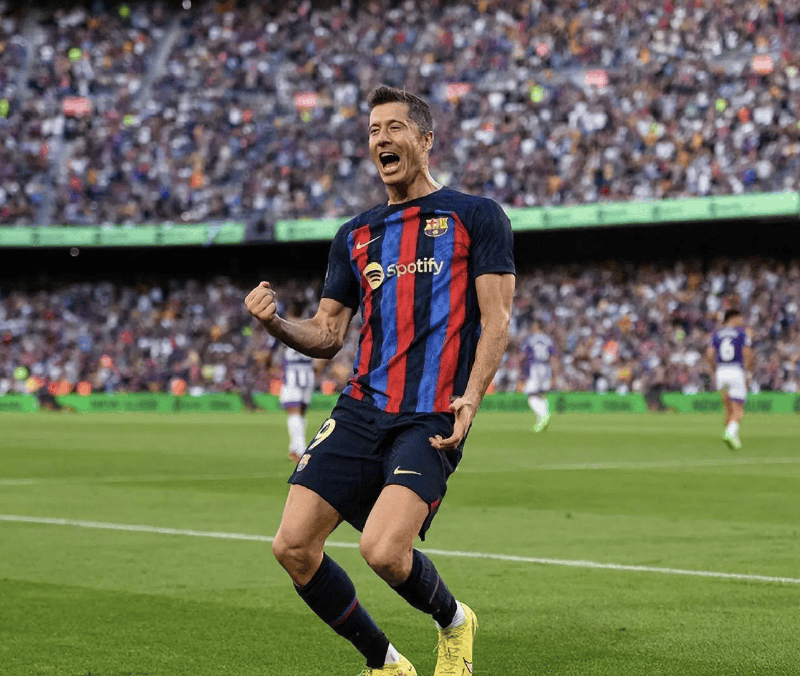 包含奥萨苏纳客场大胜，赢得联赛连胜的词条