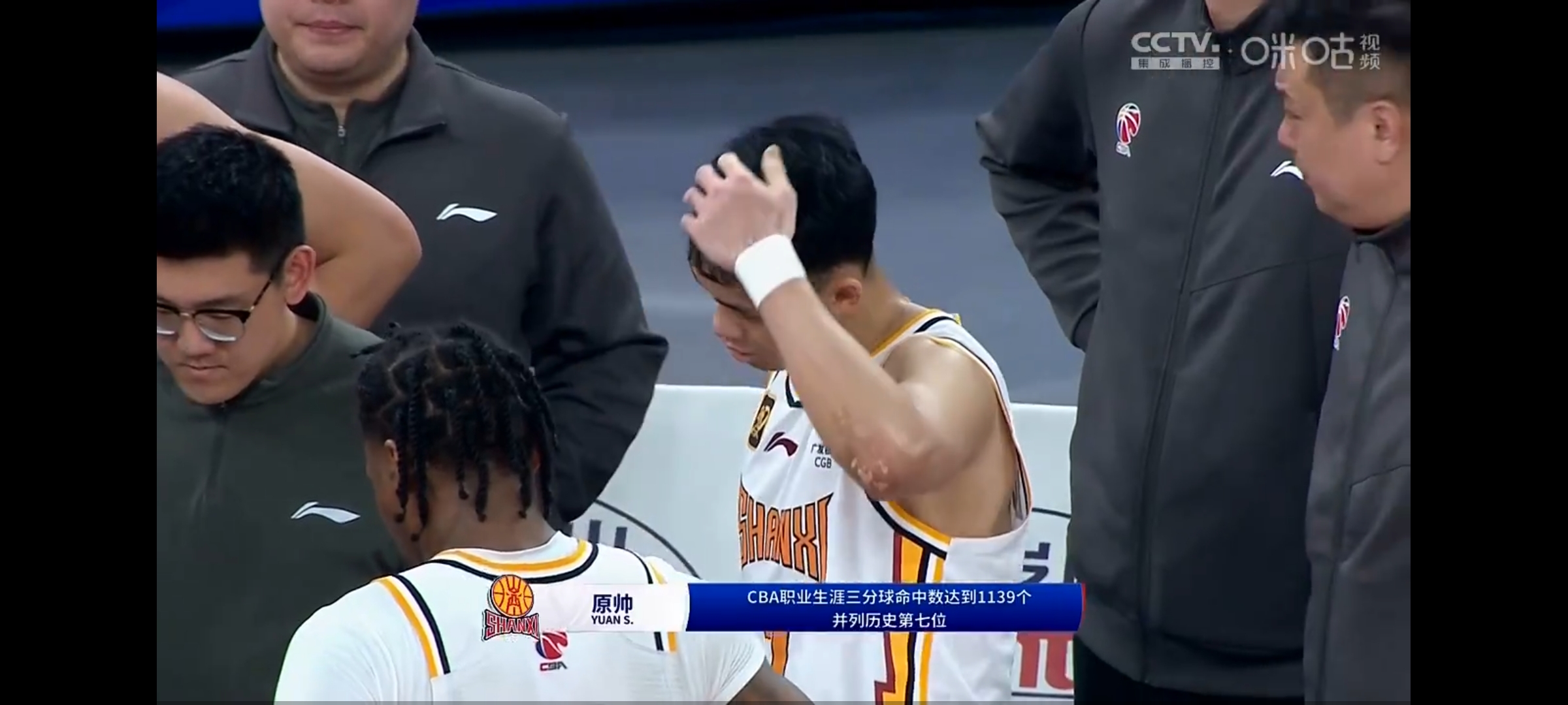 球员失误连连,球队连败难阻 球员失误连连,球队连败难阻