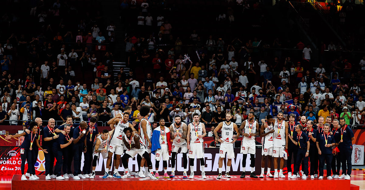 各国篮球联赛纷纷开赛,球迷热情高涨 各国篮球联赛纷纷开赛,球迷热情高涨