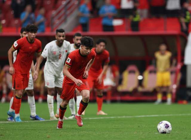 包含奥林匹亚科斯队稳健踢法,确保晋级关键胜利的词条 包含奥林匹亚科斯队稳健踢法,确保晋级关键胜利的词条