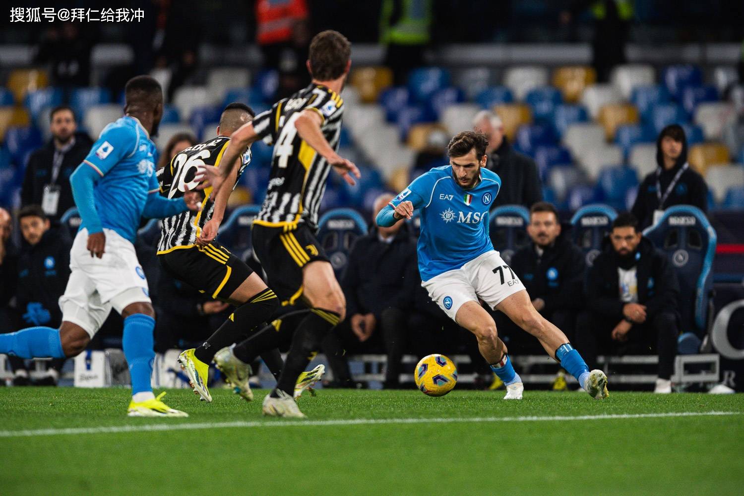 那不勒斯队在主场赢得胜利，表现出色