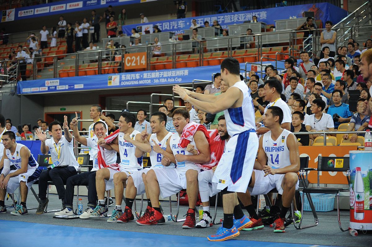 篮球明星周末活动成功举办，球迷尽兴观赛