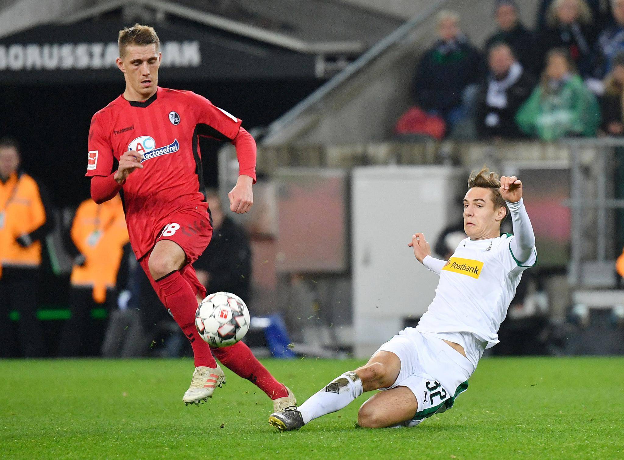 弗赖堡客场不敌卡尔斯鲁厄,遭遇连败! 弗赖堡客场不敌卡尔斯鲁厄,遭遇连败!