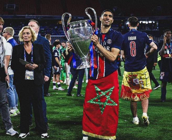 关于超级球星舞台亮相现场激情点燃四射的信息 关于超级球星舞台亮相现场激情点燃四射的信息