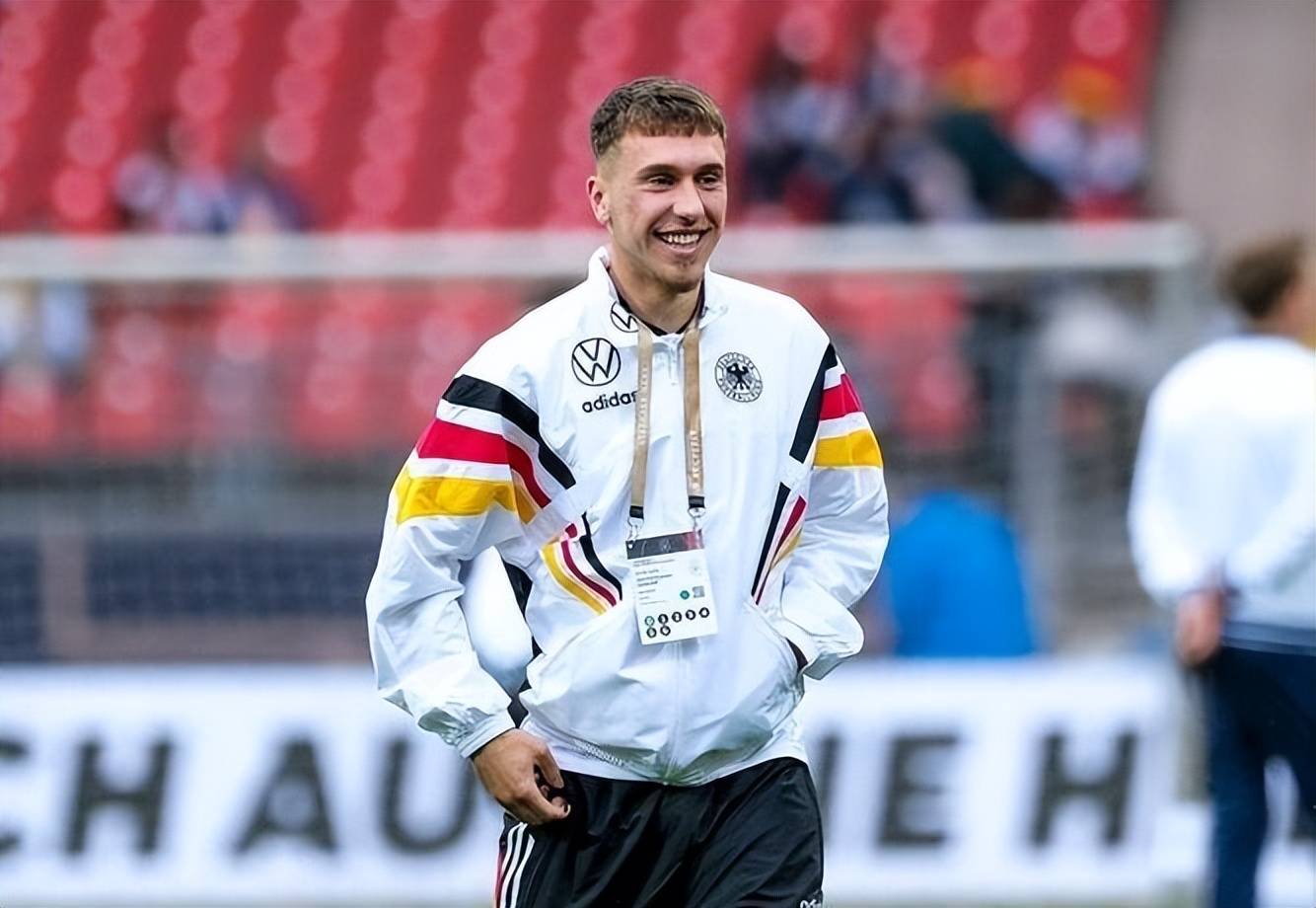 勒沃库森取得关键胜利,继续领跑积分榜 勒沃库森取得关键胜利,继续领跑积分榜