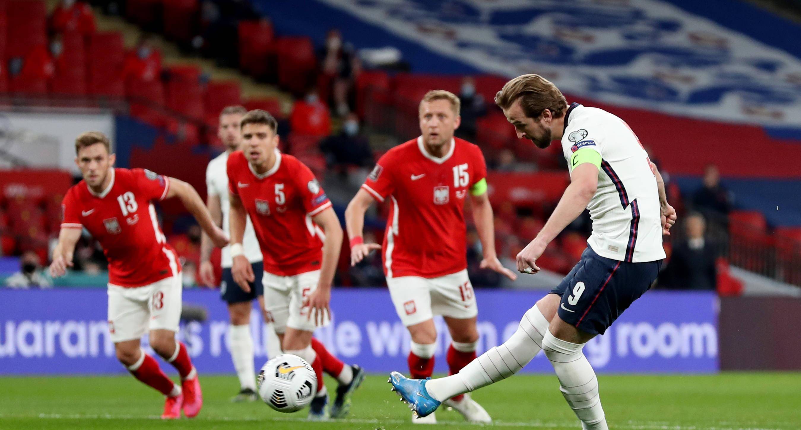 英格兰队首轮比赛遭遇惨败,提前出局 英格兰队首轮比赛遭遇惨败,提前出局