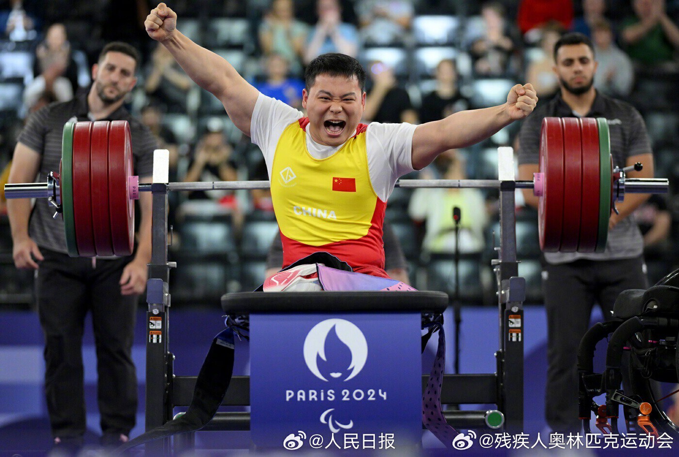 越南游泳选手再获金牌，赢得掌声喝彩