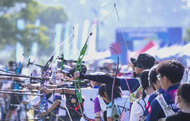 包含体育盛事引发热议，喜爱运动的人群聚焦赛事的词条