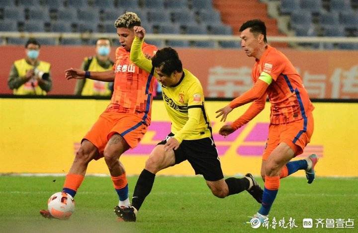 深圳队长赛场拼抢,引发矛盾的简单介绍 深圳队长赛场拼抢,引发矛盾的简单介绍