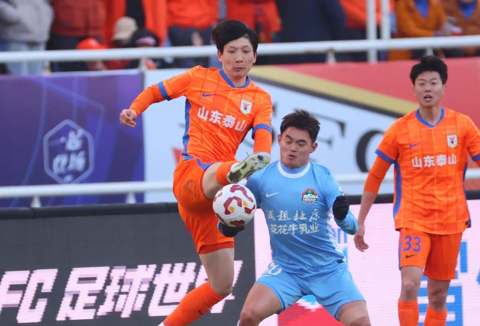 克罗托内球员因违纪遭处罚,俱乐部态度坚决的简单介绍 克罗托内球员因违纪遭处罚,俱乐部态度坚决的简单介绍