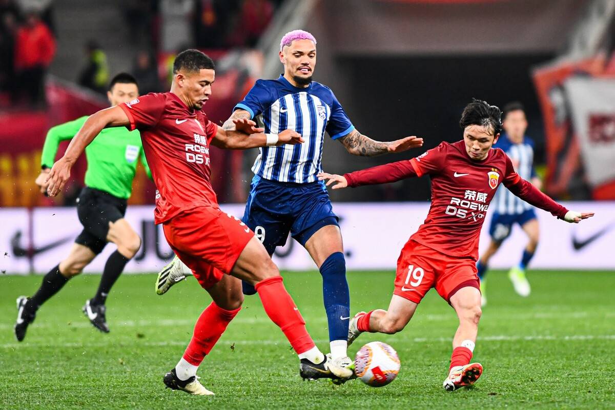 上港中场组织发挥出色,助球队实现胜利的简单介绍 上港中场组织发挥出色,助球队实现胜利的简单介绍