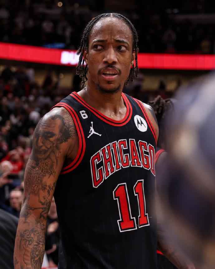 马刺逆转活塞,德罗赞贡献关键抢断 马刺逆转活塞,德罗赞贡献关键抢断