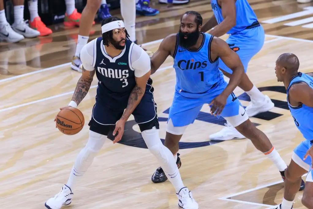 包含乔治30分领导快船取胜太阳，豪取四连胜的词条